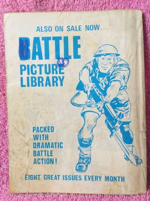 WAR PIC LIBRARY - FIGHTING TANK  NO 1992