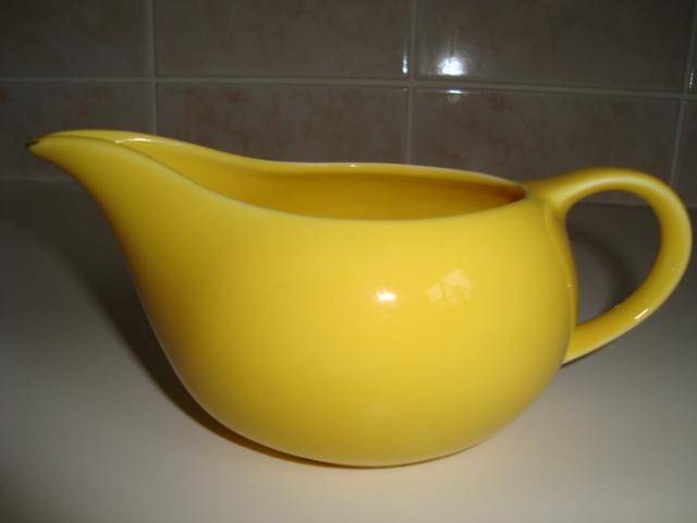 lovely small YELLOW CREAMER number 5039 H