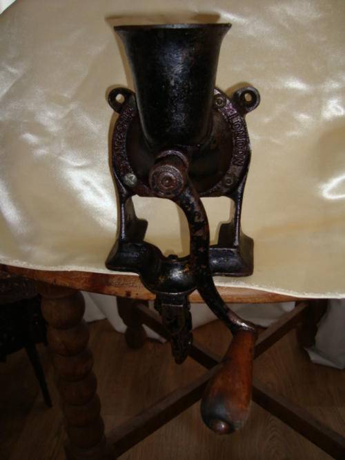 antique SPONG & CO LTD, LONDON NO. 2 coffee grinder - CIRCA 1890 s -  VERY RARE !!!