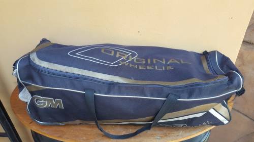 Awesome cricket set in a bag.