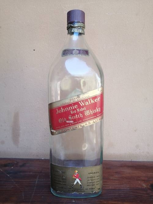 Large Johnnie Walker bottle and 2 glasses.