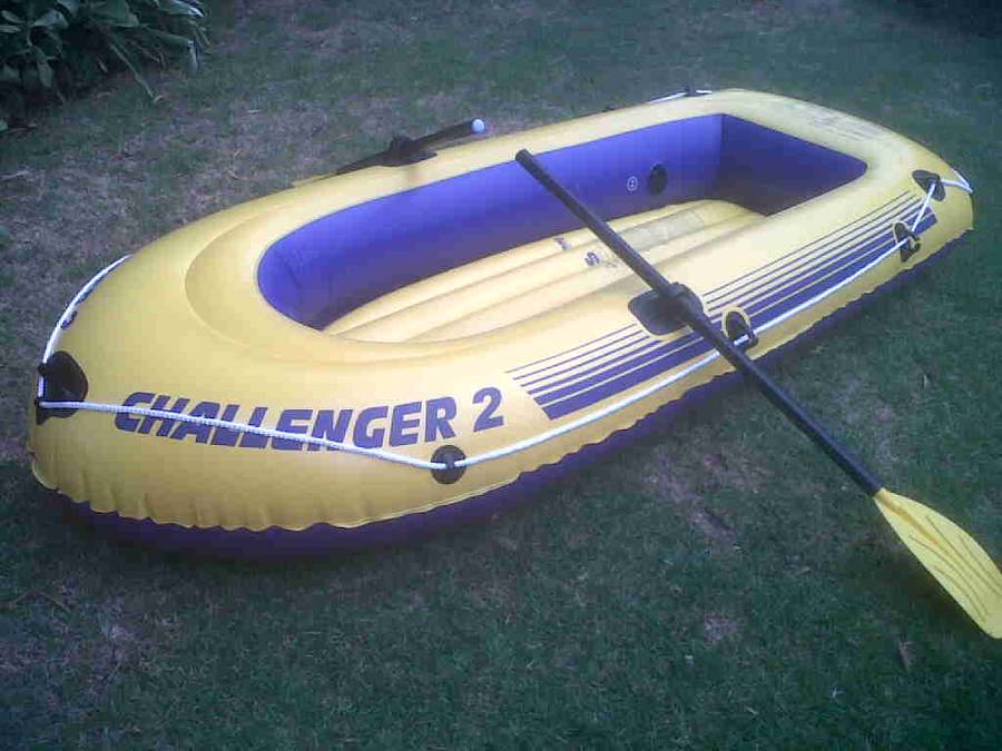 CHALLENGER 2 RUBBER DINGHIE.