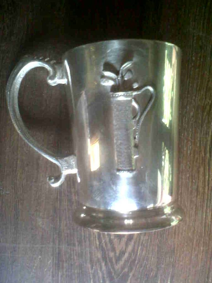 Silver plated tankard with golfing insignia.