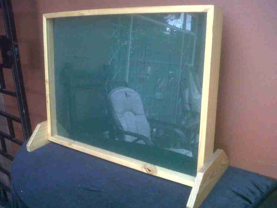 STANDING DISPLAY BOX