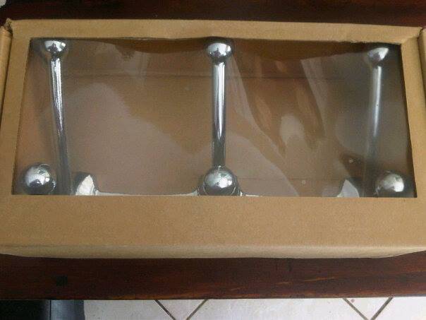 Wall towel hanger