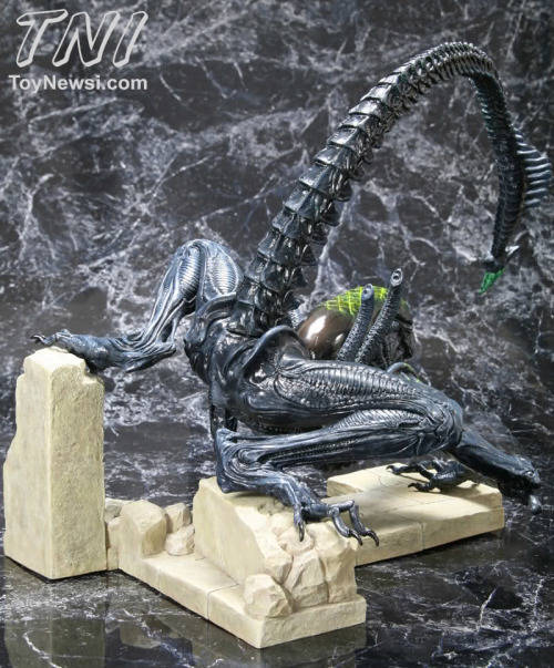 KOTOBUKIYA ARTFX ALIEN VS PREDATOR STATUES:  1:6 ALIEN WARRIOR & SCAR PREDATOR