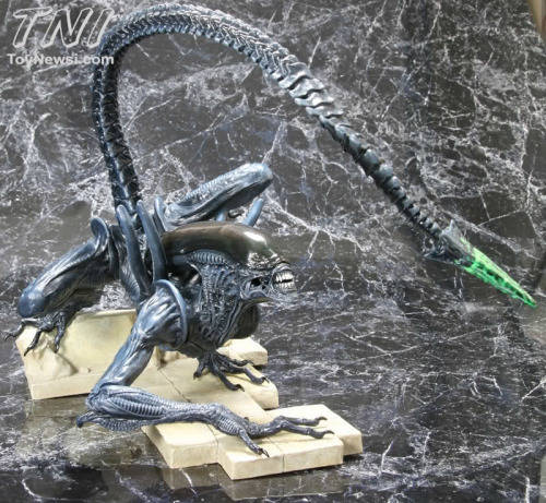 KOTOBUKIYA ARTFX ALIEN VS PREDATOR STATUES:  1:6 ALIEN WARRIOR & SCAR PREDATOR