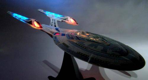 Diamond Select - Star Trek USS Enterprise NCC-1701-E Model and The Next Generation DVD Box set