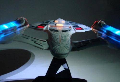 Diamond Select - Star Trek USS Enterprise NCC-1701-E Model and The Next Generation DVD Box set
