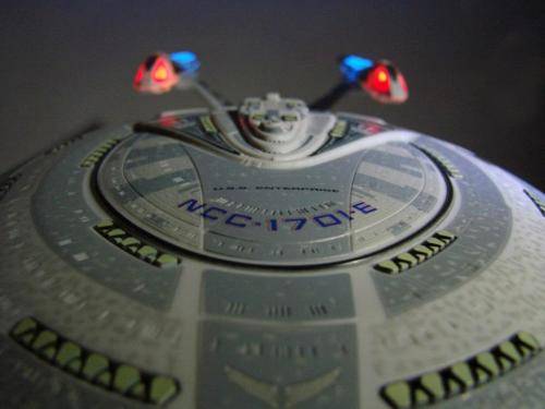 Diamond Select - Star Trek USS Enterprise NCC-1701-E Model and The Next Generation DVD Box set
