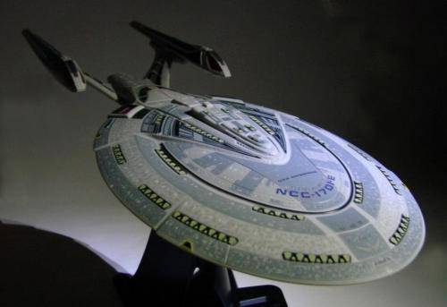 Diamond Select - Star Trek USS Enterprise NCC-1701-E Model and The Next Generation DVD Box set