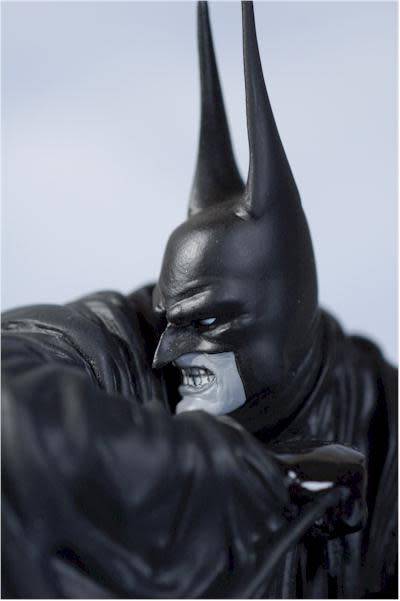 BATMAN BLACK AND WHITE STATUE - BY KELLY JONES - 1st FIRST EDITION