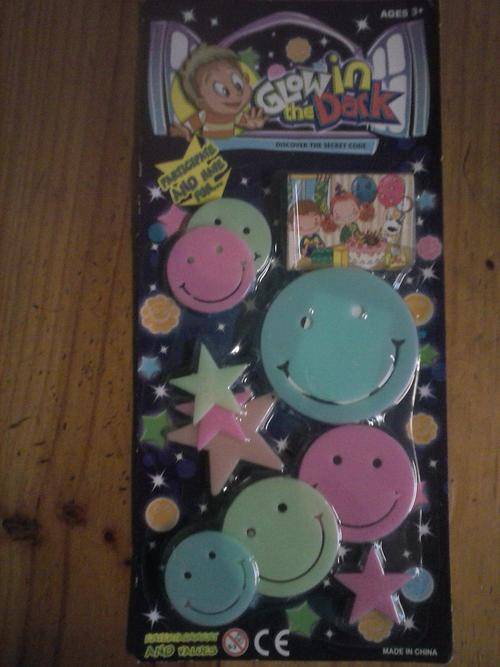RE-USABLE GLOW IN THE DARK SMILEY FACES & STARS
