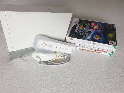 Nintendo Wii Console + 4 Games