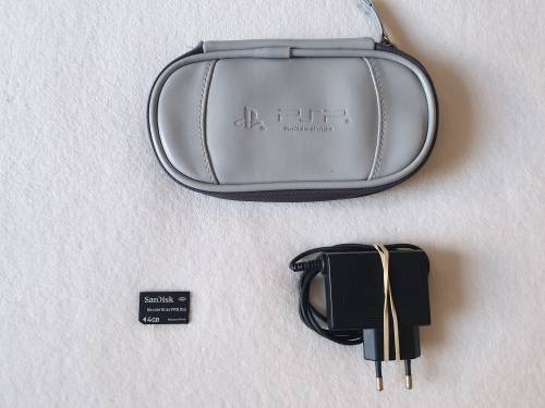 Sony PSP/Playstation Portable Slim + 11 Games + Original Box