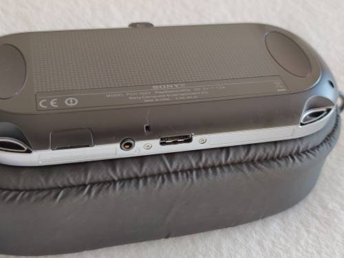 PS / Playstation Vita Console + 4GB Memory Card (Model 1003 - Wifi)