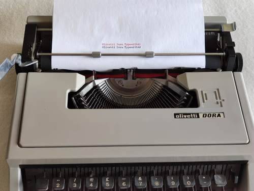 Olivetti Dora Typewriter - Includes Carrying Case + Extras
