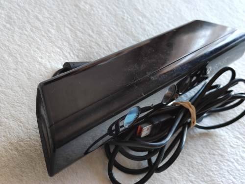 Xbox 360 Kinect Sensor + 3 Xbox 360 Games