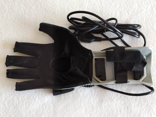 NES Power Glove - Nintendo Entertainment System / Famicom
