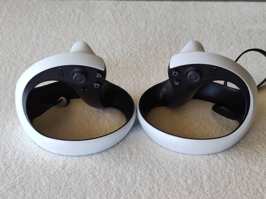 PSVR2 Headset + Controllers - PlayStation 5