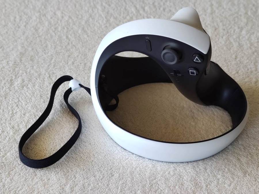 PSVR2 Headset + Controllers - PlayStation 5