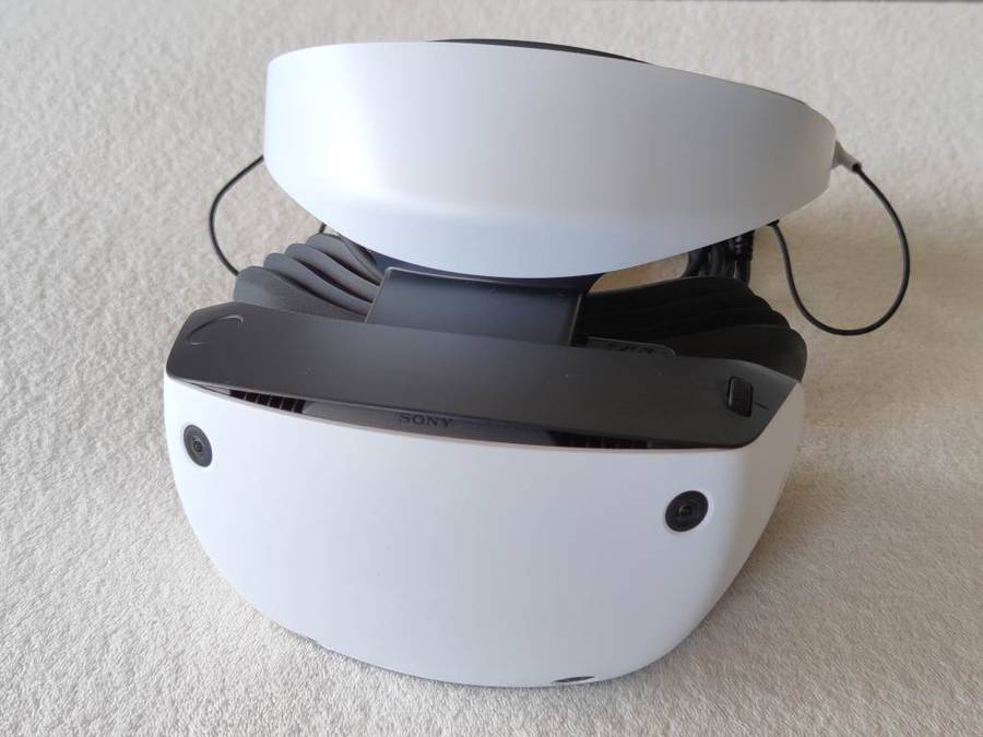 PSVR2 Headset + Controllers - PlayStation 5