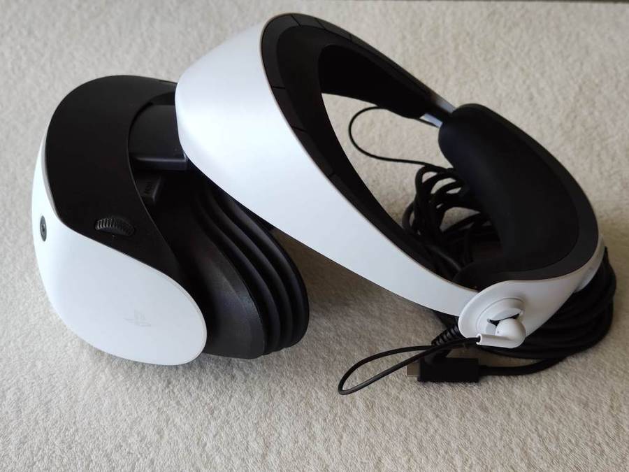 PSVR2 Headset + Controllers - PlayStation 5