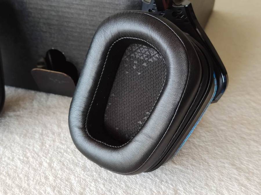 Logitech G935 - Wireless Gaming Headset (PS5/PS4/PC/Nintendo Switch)