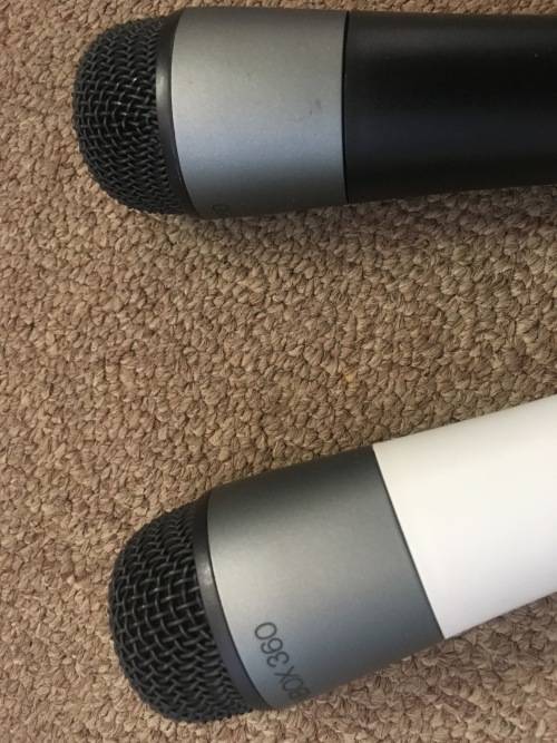 *XBOX 360 CONTROLLER* + *2 x MICROPHONES* + *LIPS Game*