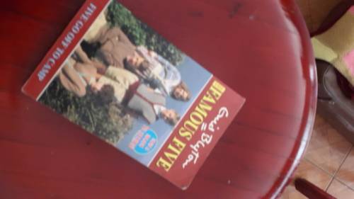 enid blyton -famous five - five go off to camp