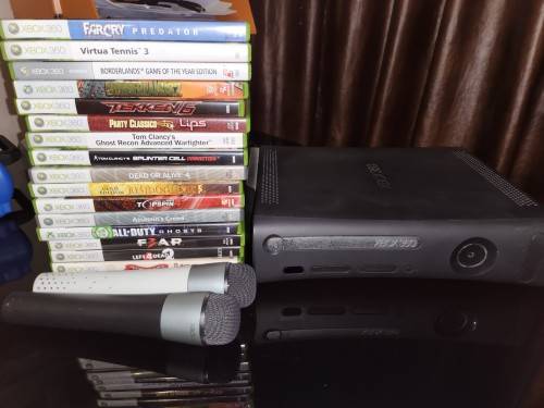 Xbox 360 + 17 Games + Karaoke