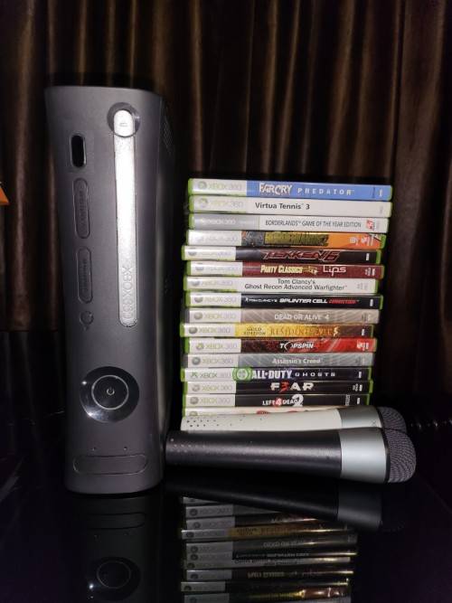 Xbox 360 + 17 Games + Karaoke