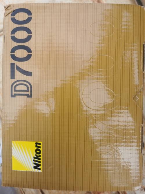 Brand new nikon d7000 body only 16.2 Mp and 1080 HD video recording