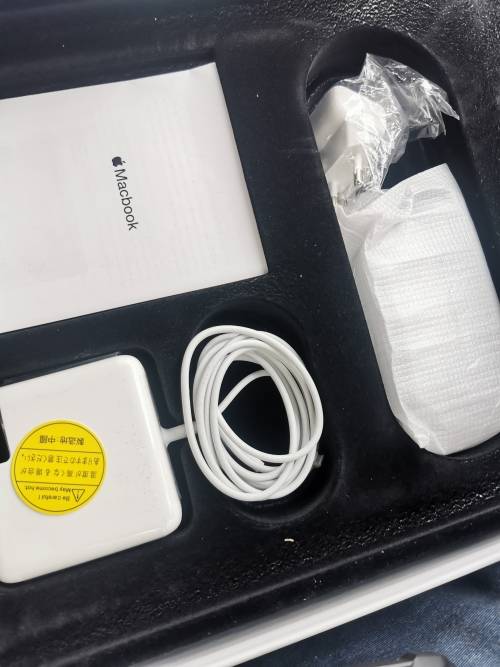 Mac book pro 13 2017 4G RAM 250 G