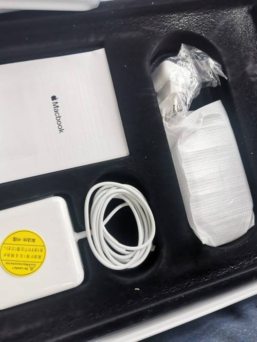 Mac book pro 13 2017 4G RAM 250 G