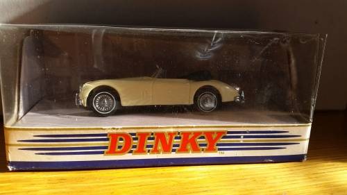 Matchbox Dinky DY-36/A 1960 Jaguar XK150 Drop-Head Coupe