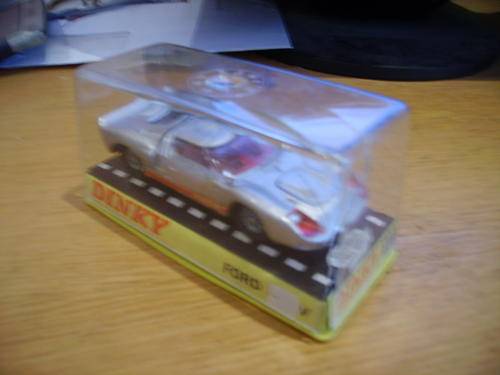 Dinky  -  # 132 - Ford 40 RV  -  near mint