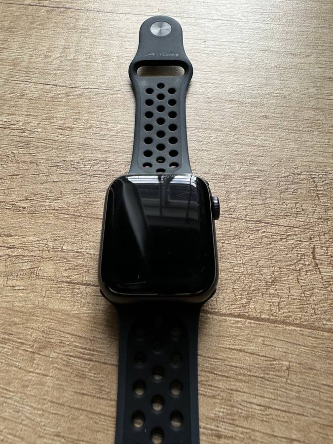 Apple Watch Series 6, 40 mm Nike edition with extra straps