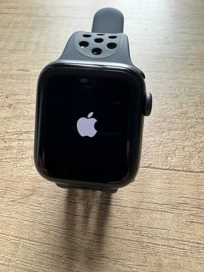 Apple Watch Series 6, 40 mm Nike edition with extra straps