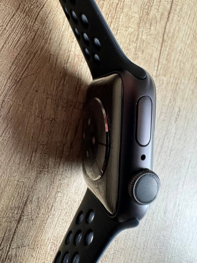 Apple Watch Series 6, 40 mm Nike edition with extra straps