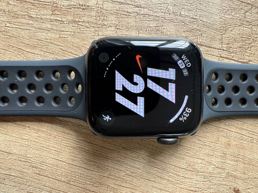 Apple Watch Series 6, 40 mm Nike edition with extra straps