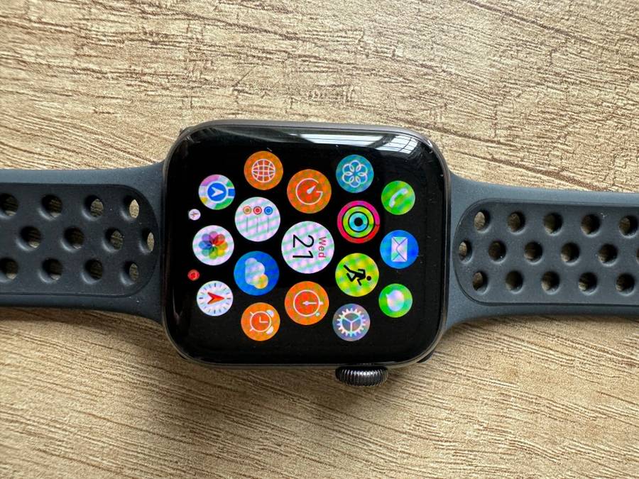 Apple Watch Series 6, 40 mm Nike edition with extra straps