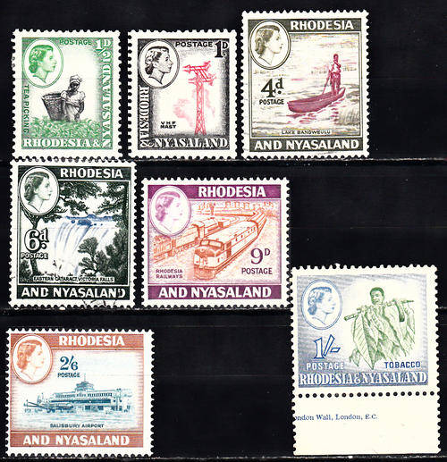 Rhodesia and Nyasaland 1959/62 QE part set , M/H & MNH   ( CV R 210 )