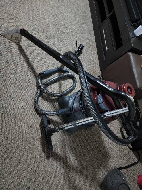 Genesis Hydrovac Extreme Vacuum and Carpert Cleaner!!! for spares or repairs