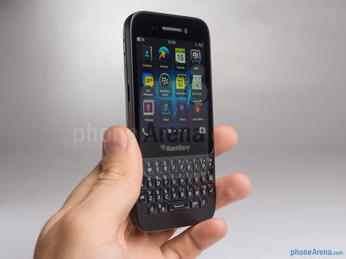 ***IN BOX*** BLACKBErRY Q5***MINT CONDITION***