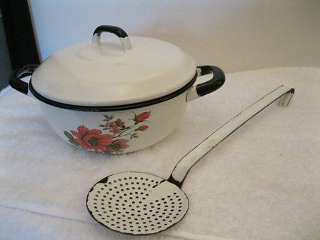 Enamel Bowl with Lid and Straining Spoon