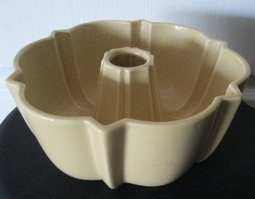 Vintage Baking Bundt Cake Pan Stoneware / Jelly Mould