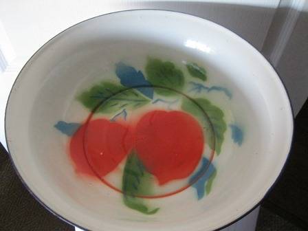 Large Enamel Basin Decorated with Fruit