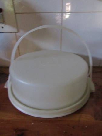 Vintage Tupperware Tart Container with Handle