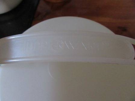 Vintage Tupperware Tart Container with Handle